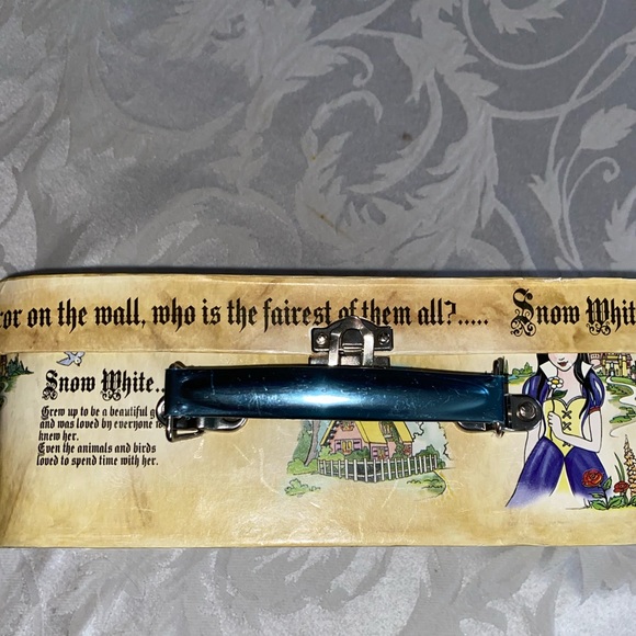 Paul Cardew Snow White 2 piece mug set - Picture 3 of 13